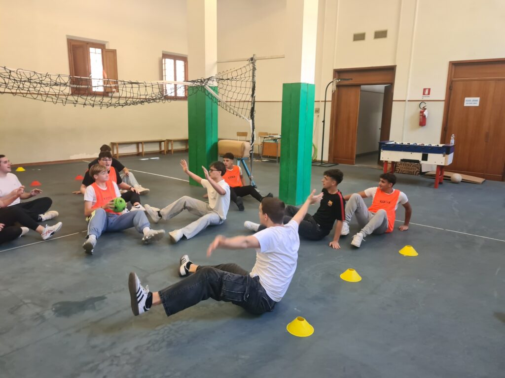 Sessione di gioco a terra in palestra